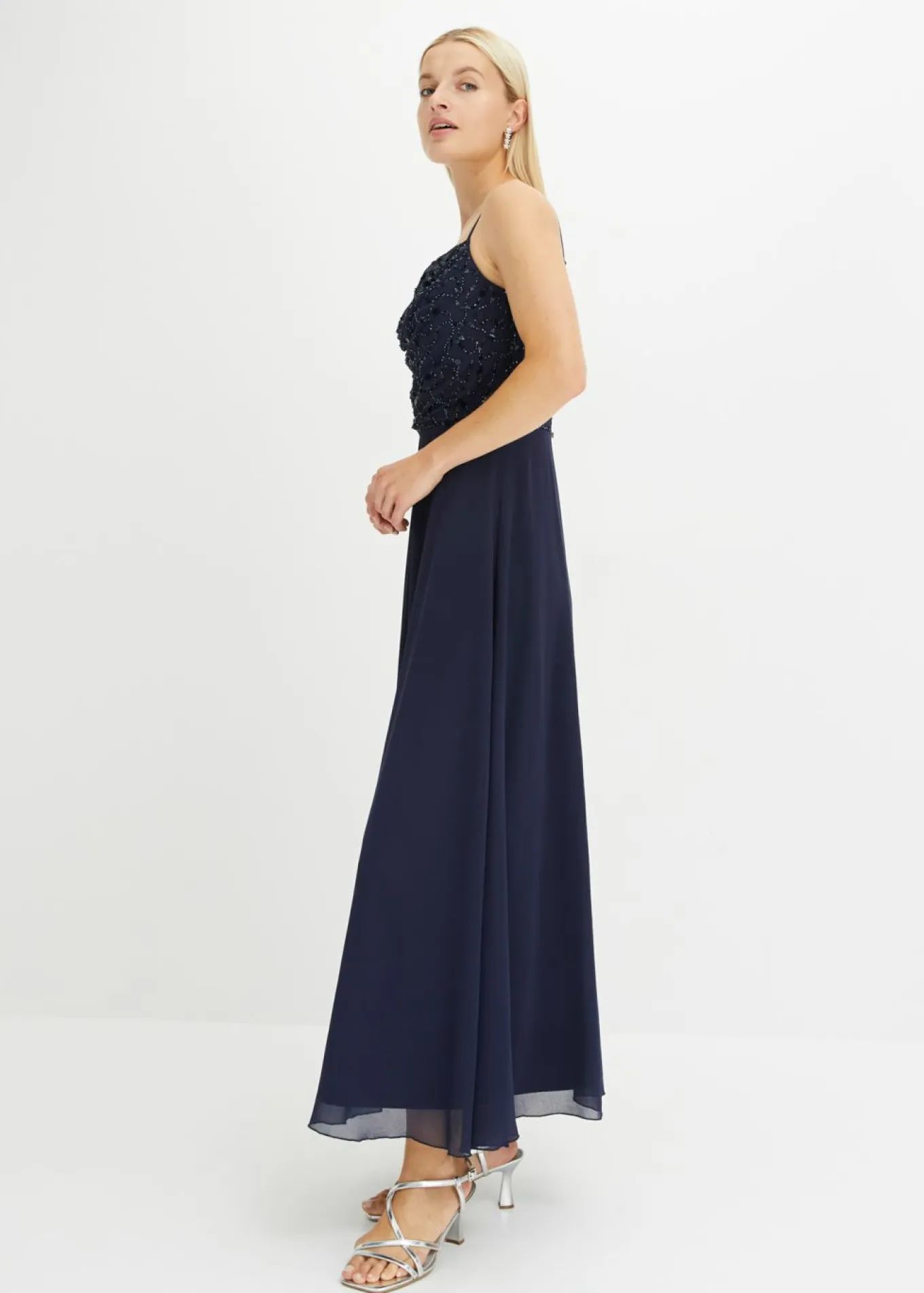 Vestido de tirantes con lentejuelas bordadas
