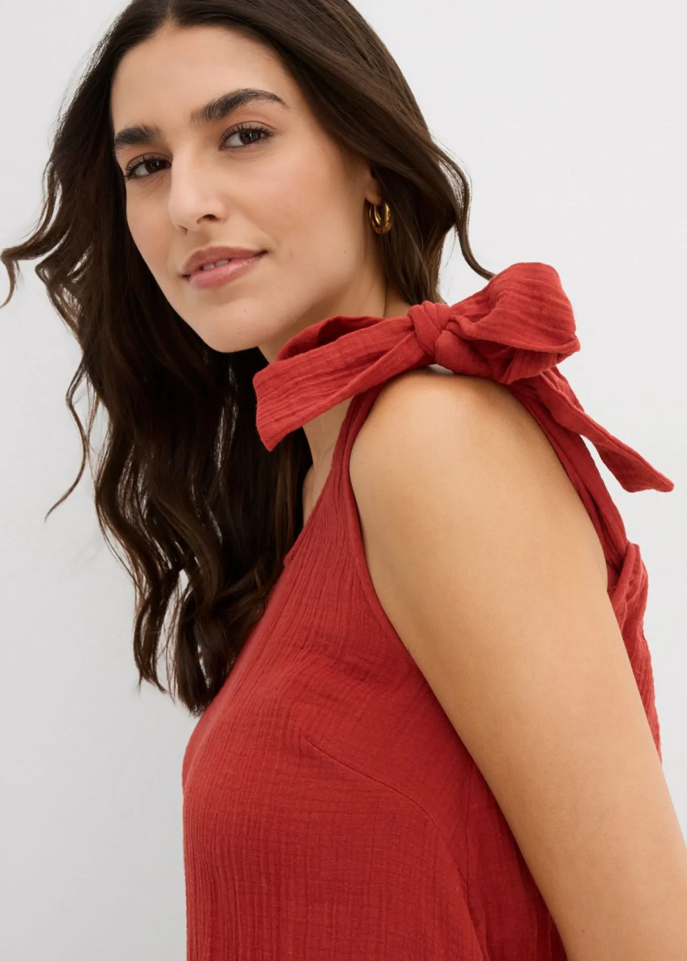 Vestido de tirantes de muselina suave