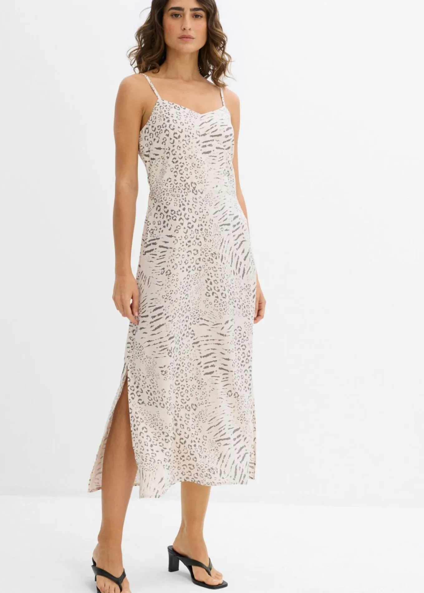 Vestido de tirantes de viscosa fluida
