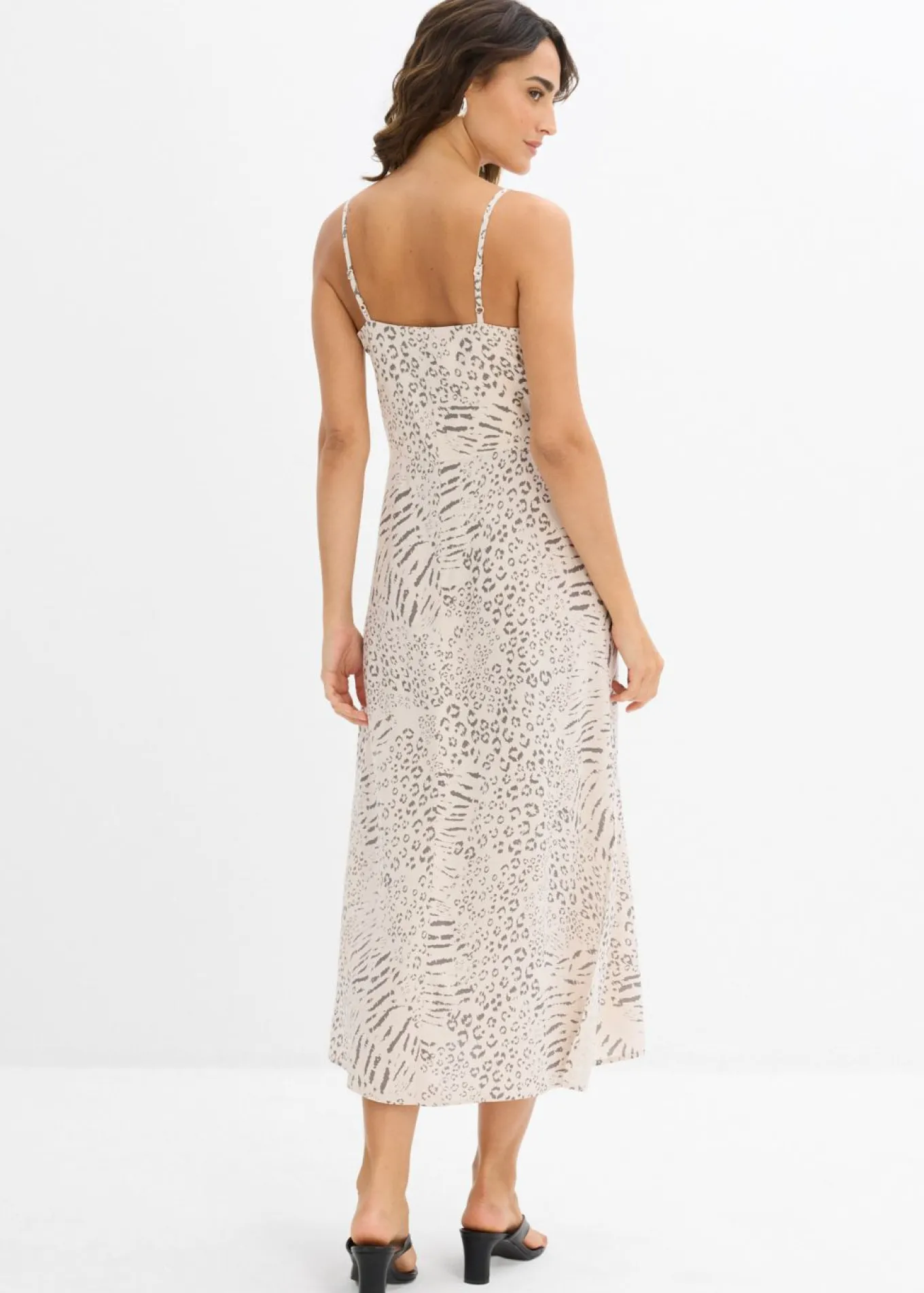 Vestido de tirantes de viscosa fluida
