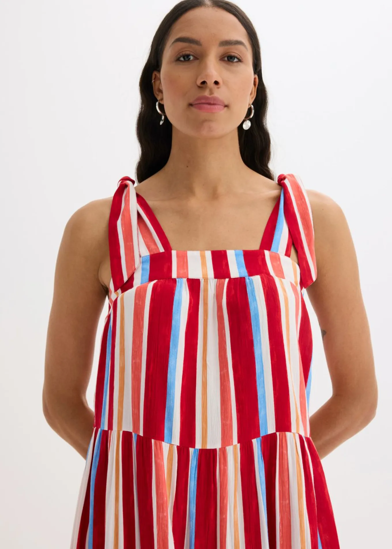 Vestido de tirantes de viscosa estructurada de rayas