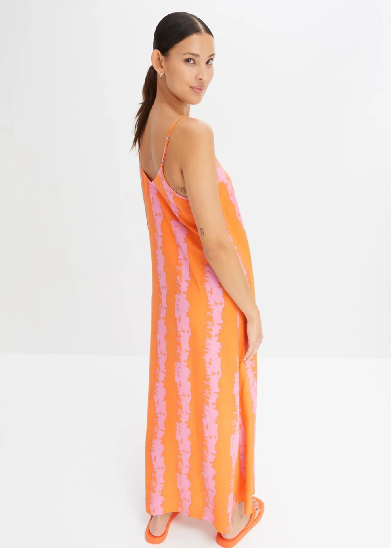 Vestido de tirantes de viscosa fluida