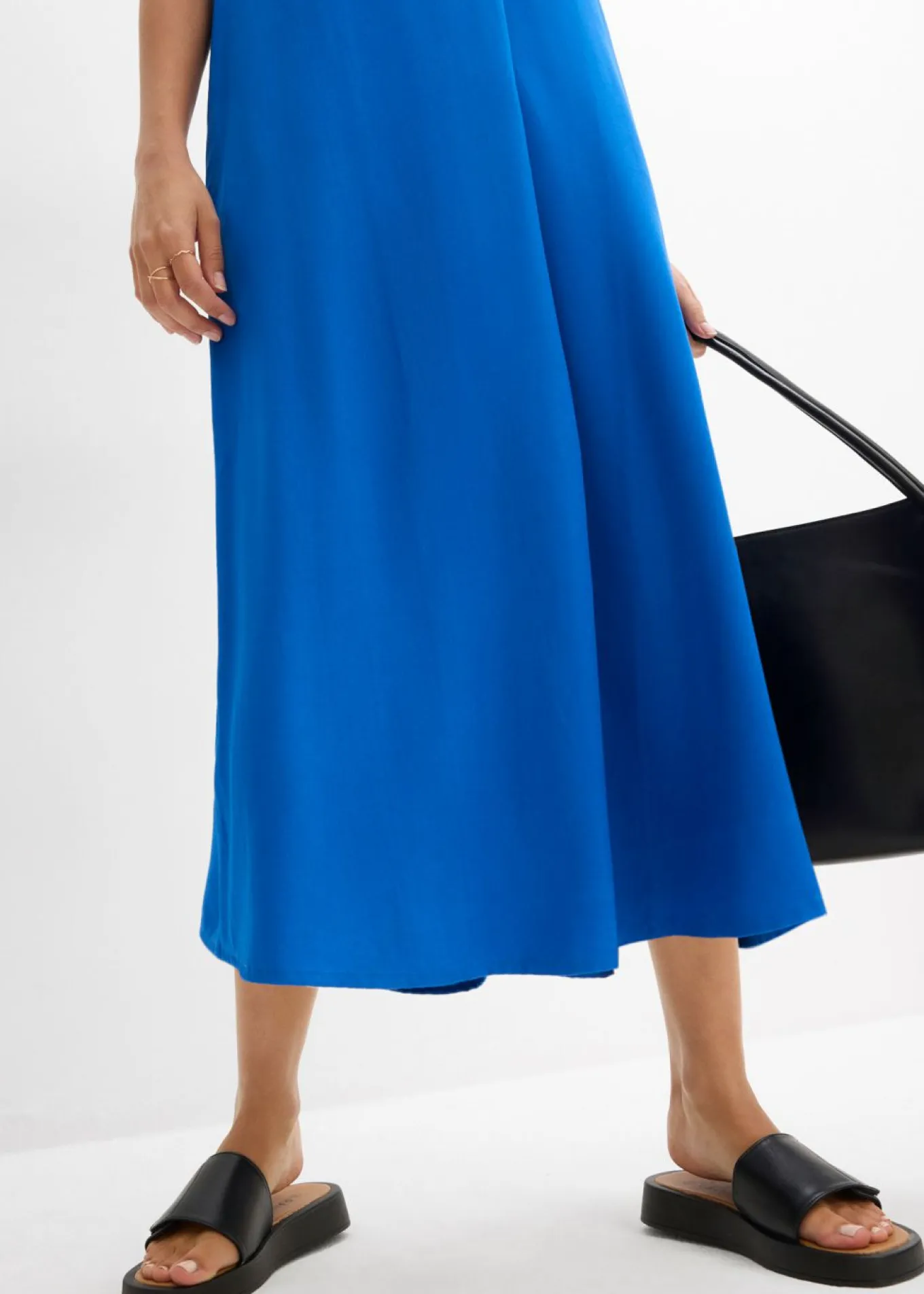 Vestido de tirantes de viscosa fluida