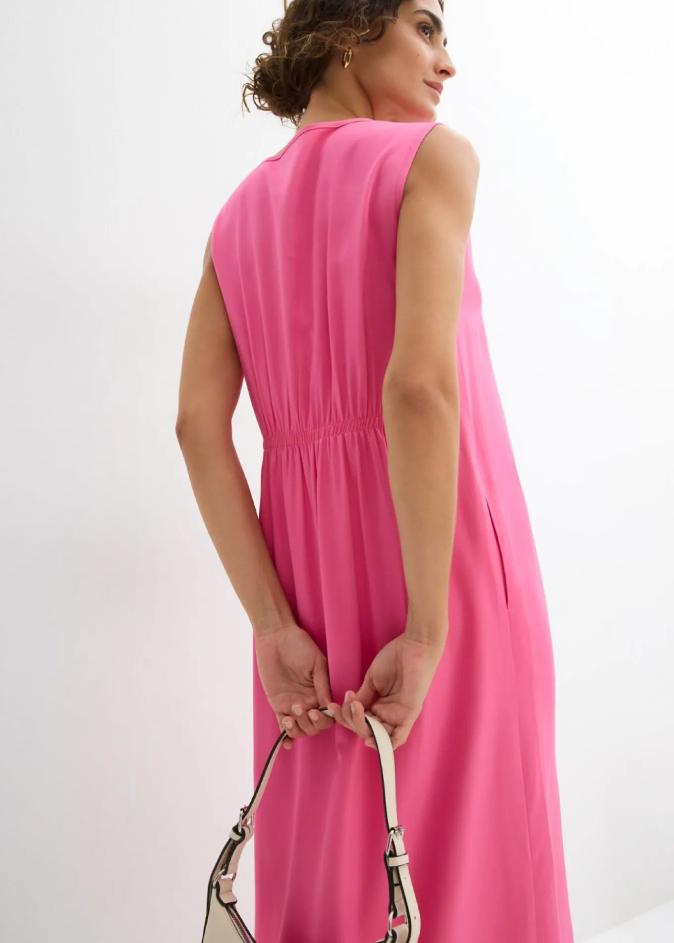 Vestido de tirantes de viscosa fluida
