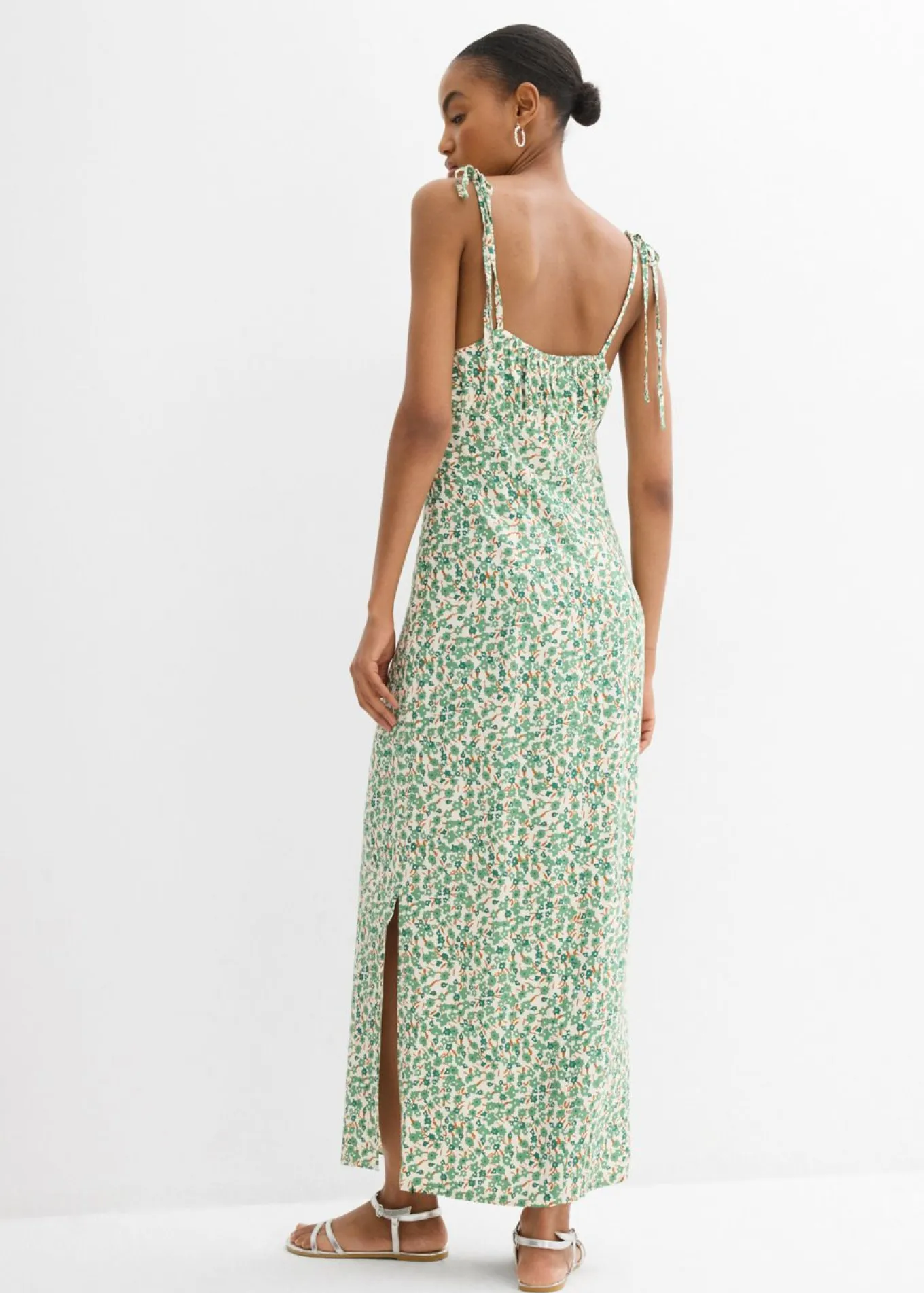 Vestido de tirantes de viscosa fluida
