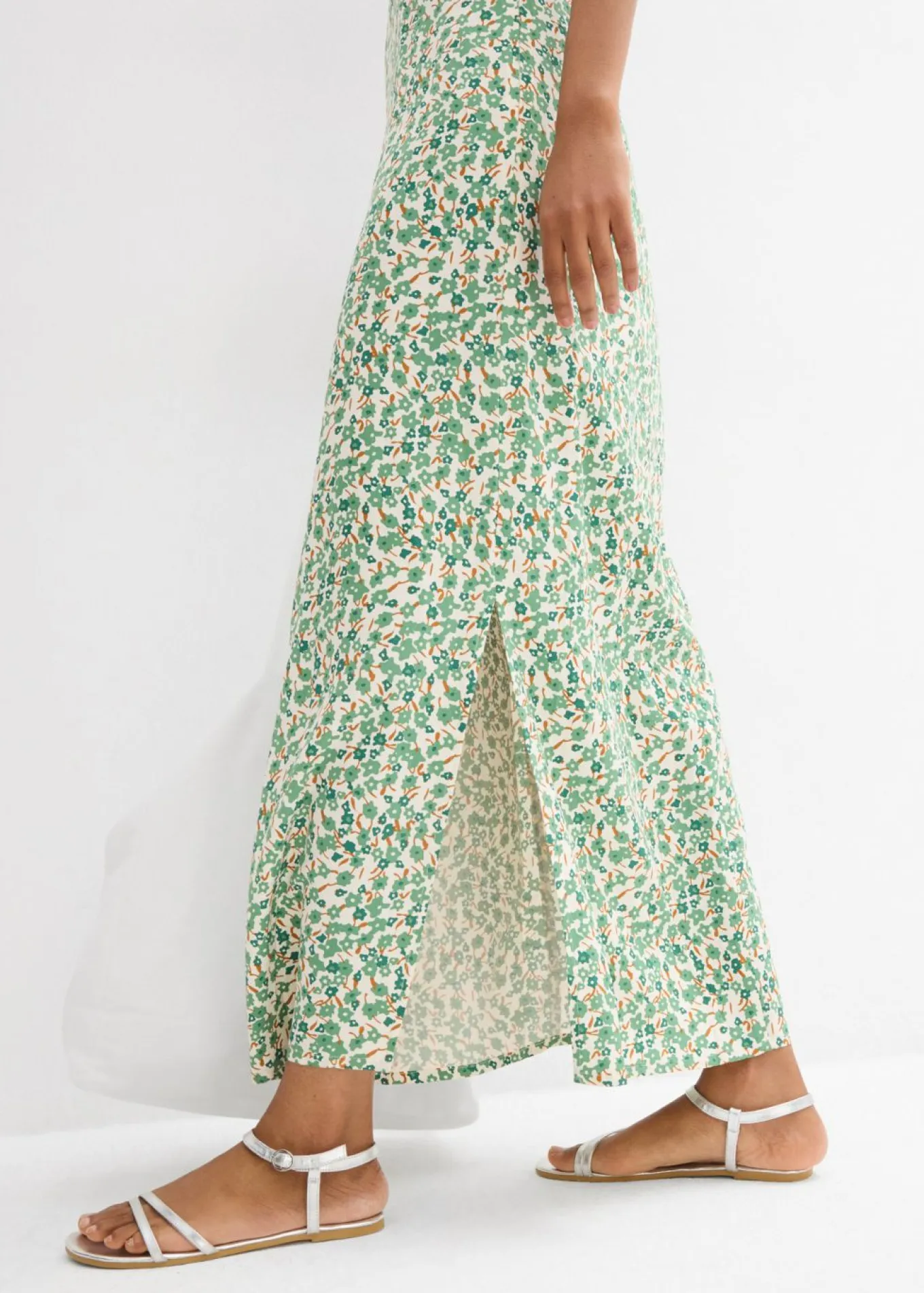 Vestido de tirantes de viscosa fluida