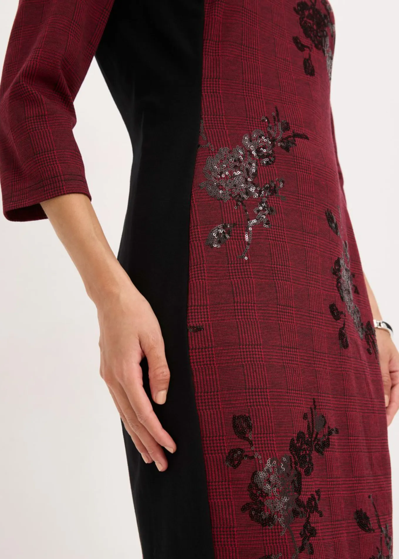 Vestido de tubo con bordado de lentejuelas