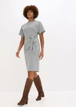Vestido de tubo con mangas tipo murciélago