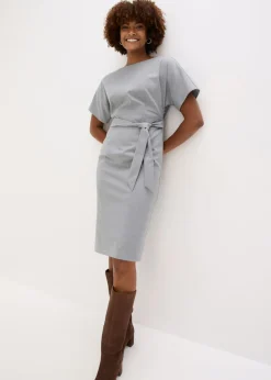 Vestido de tubo con mangas tipo murciélago
