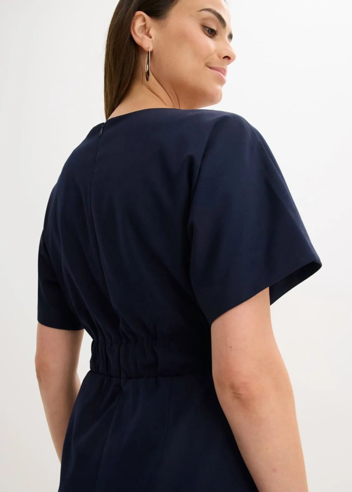 Vestido de tubo con mangas tipo murciélago