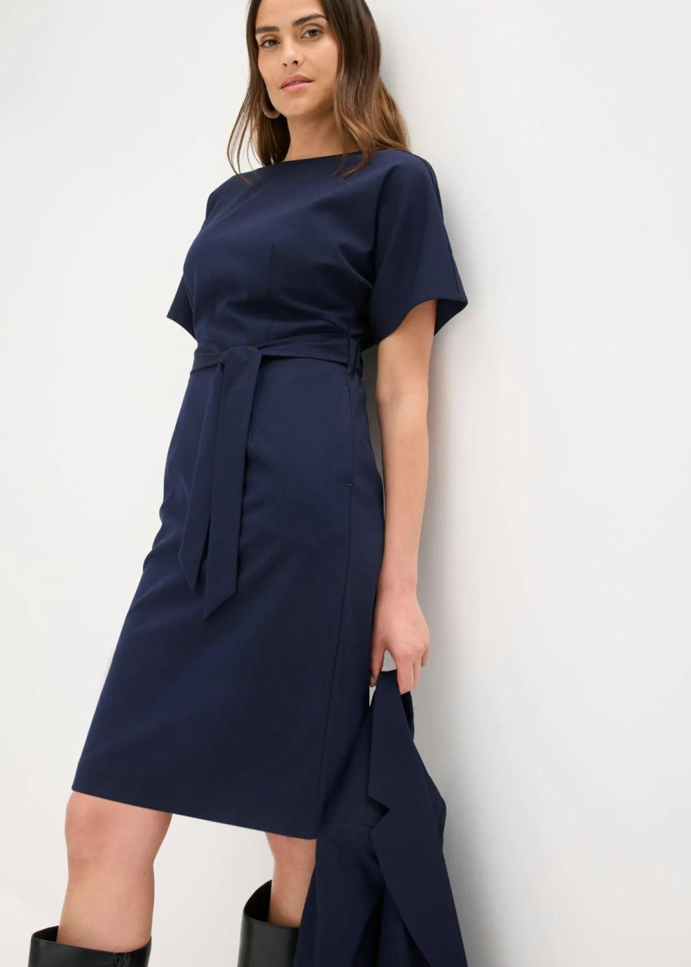 Vestido de tubo con mangas tipo murciélago