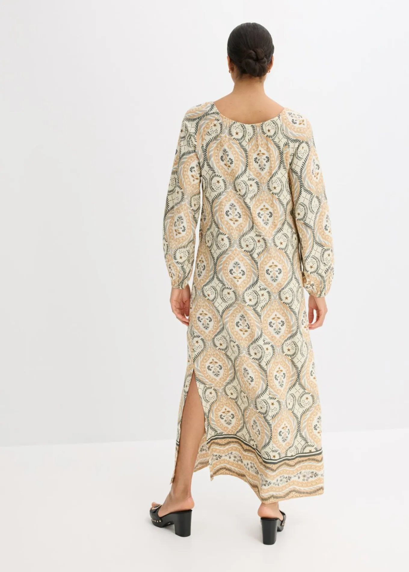 Vestido estampado tipo caftán de viscosa fluida
