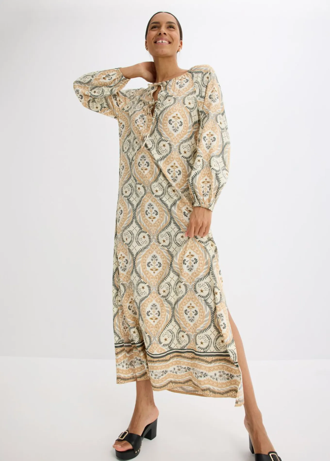 Vestido estampado tipo caftán de viscosa fluida