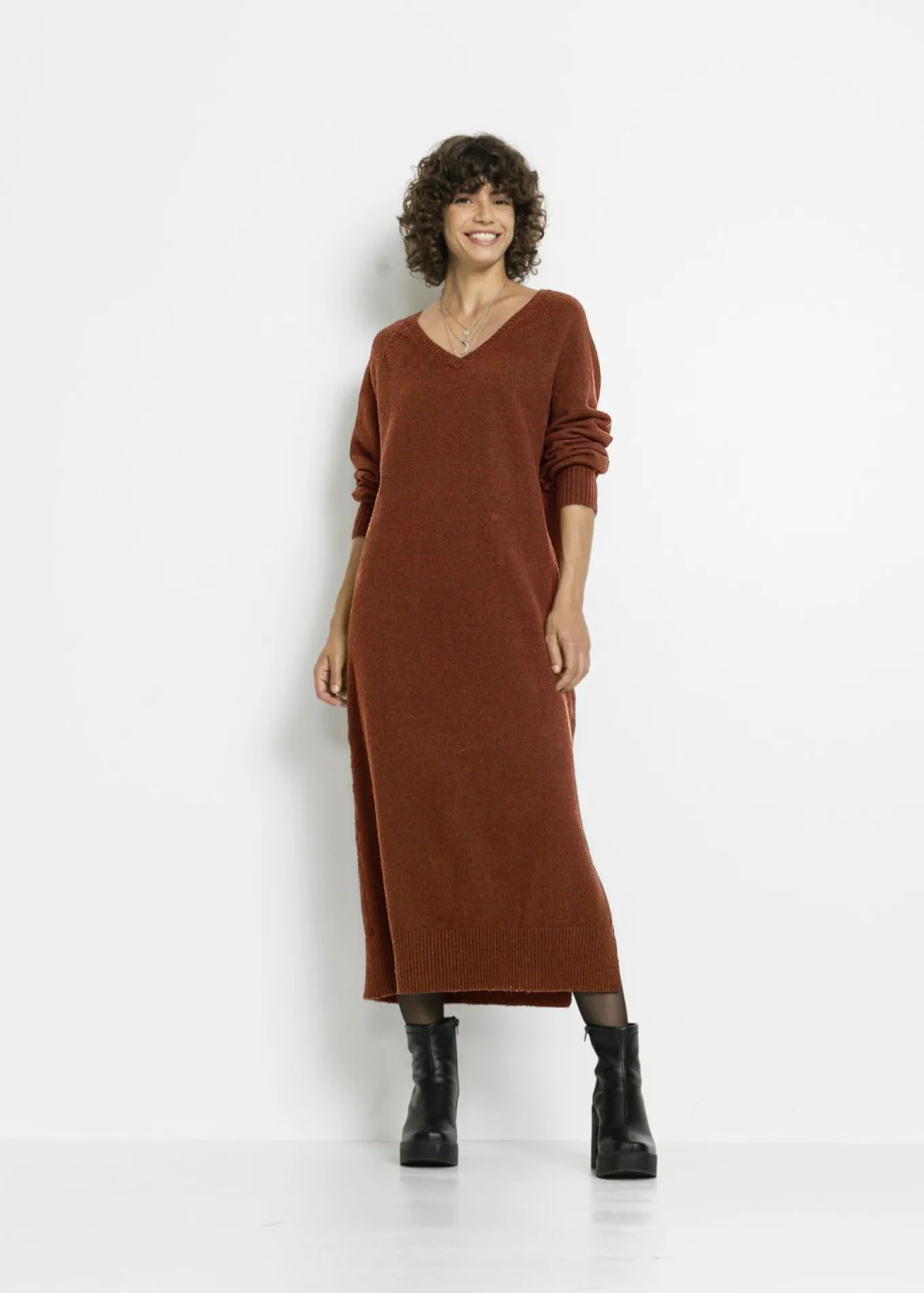 Vestido holgado de punto con largo midi
