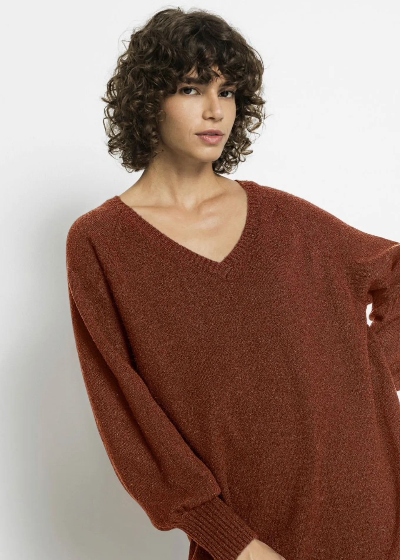 Vestido holgado de punto con largo midi