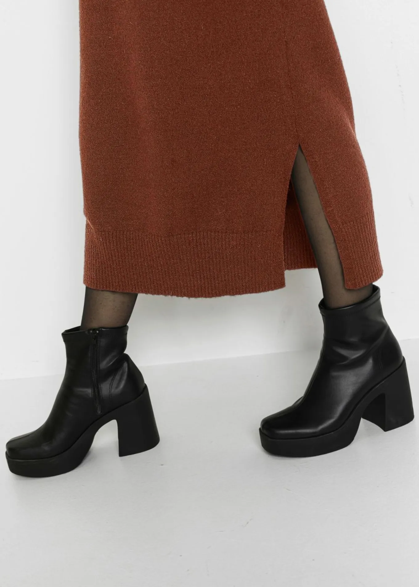Vestido holgado de punto con largo midi