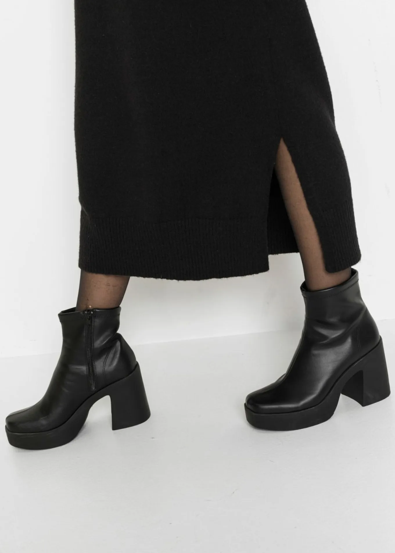 Vestido holgado de punto con largo midi
