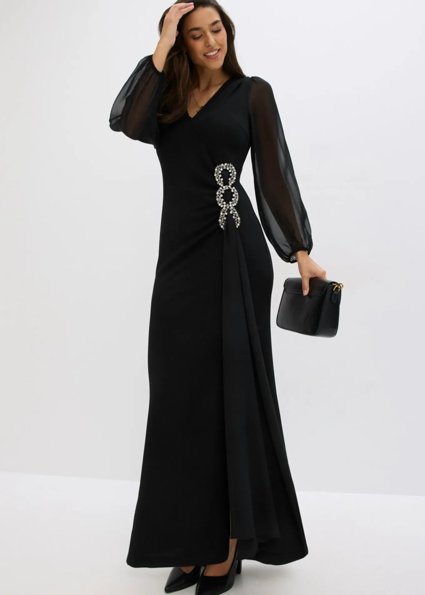 Vestido largo con aplicación de piedras brillantes