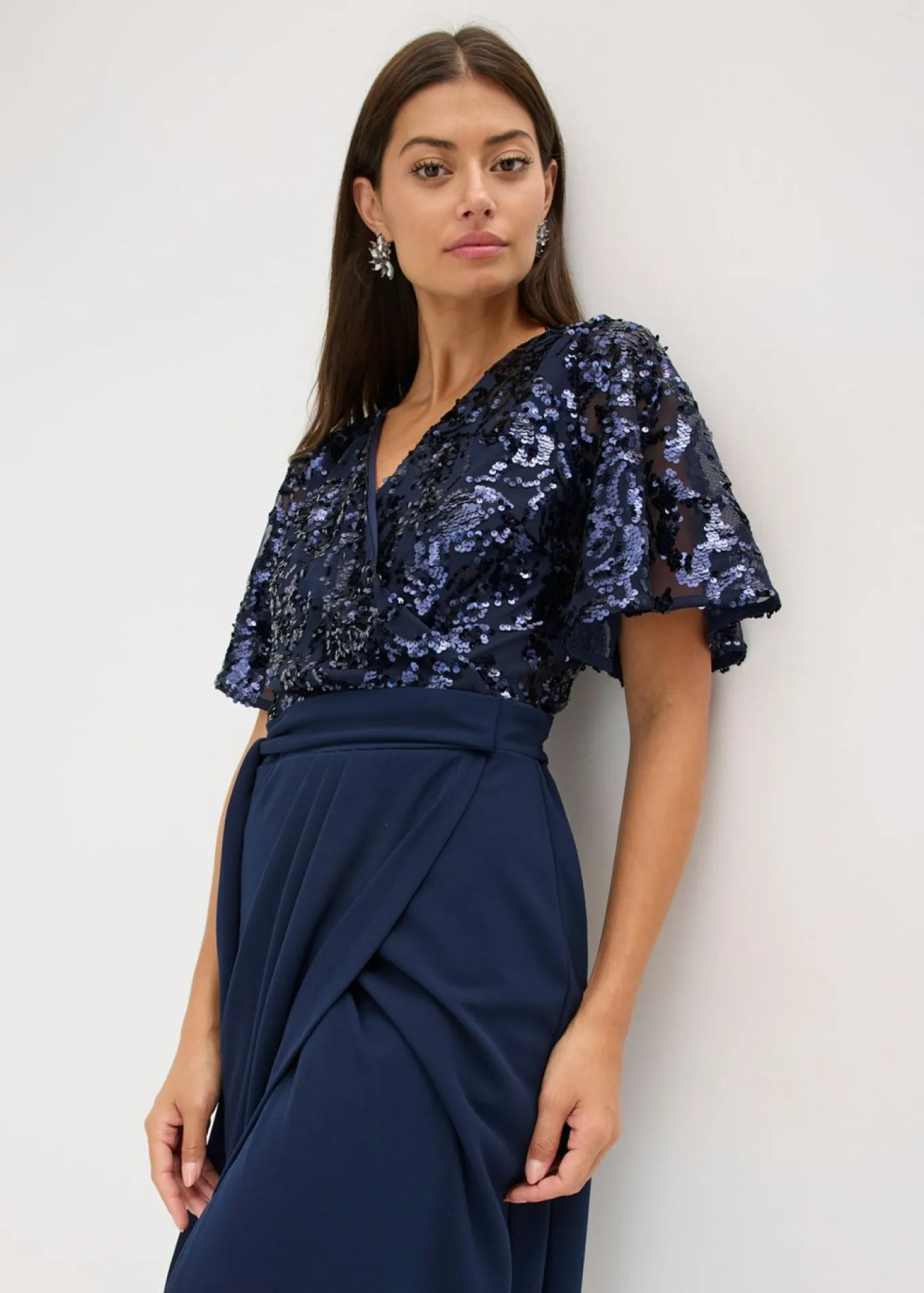 Vestido largo con bordado de lentejuelas