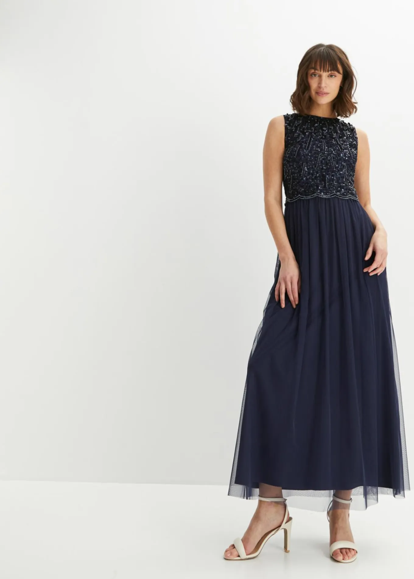Vestido largo con bordado de lentejuelas