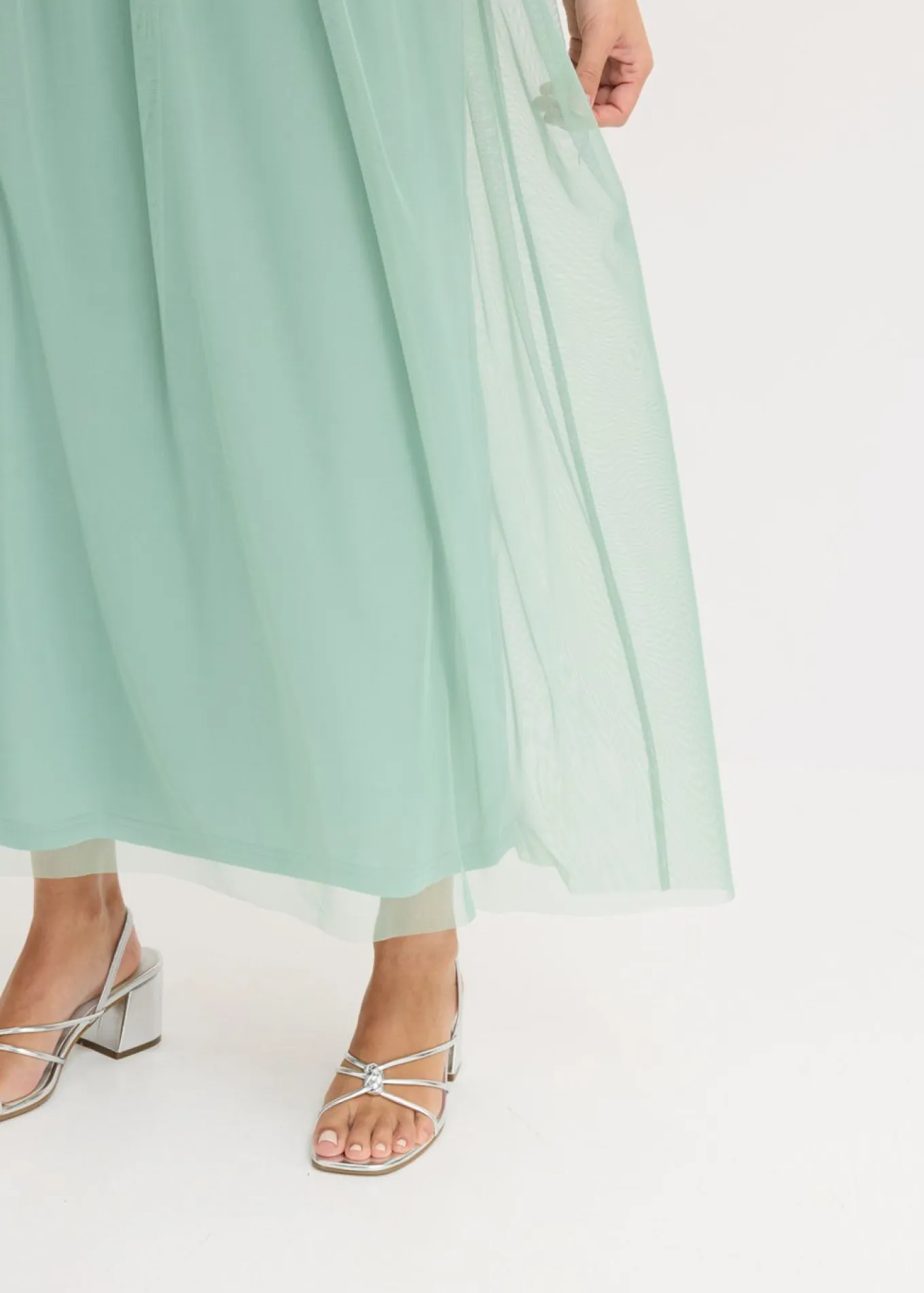 Vestido largo con bordado de lentejuelas