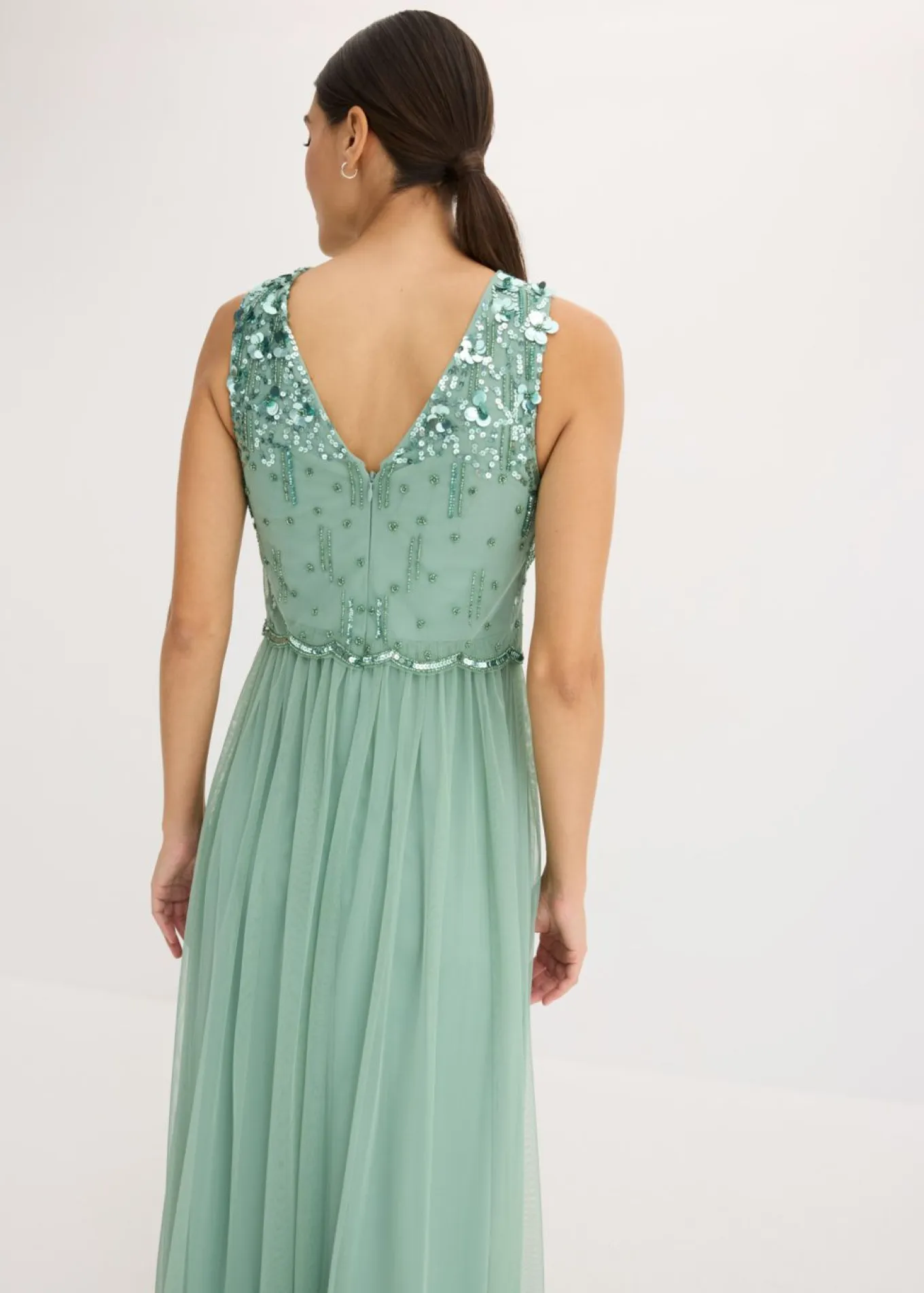Vestido largo con bordado de lentejuelas