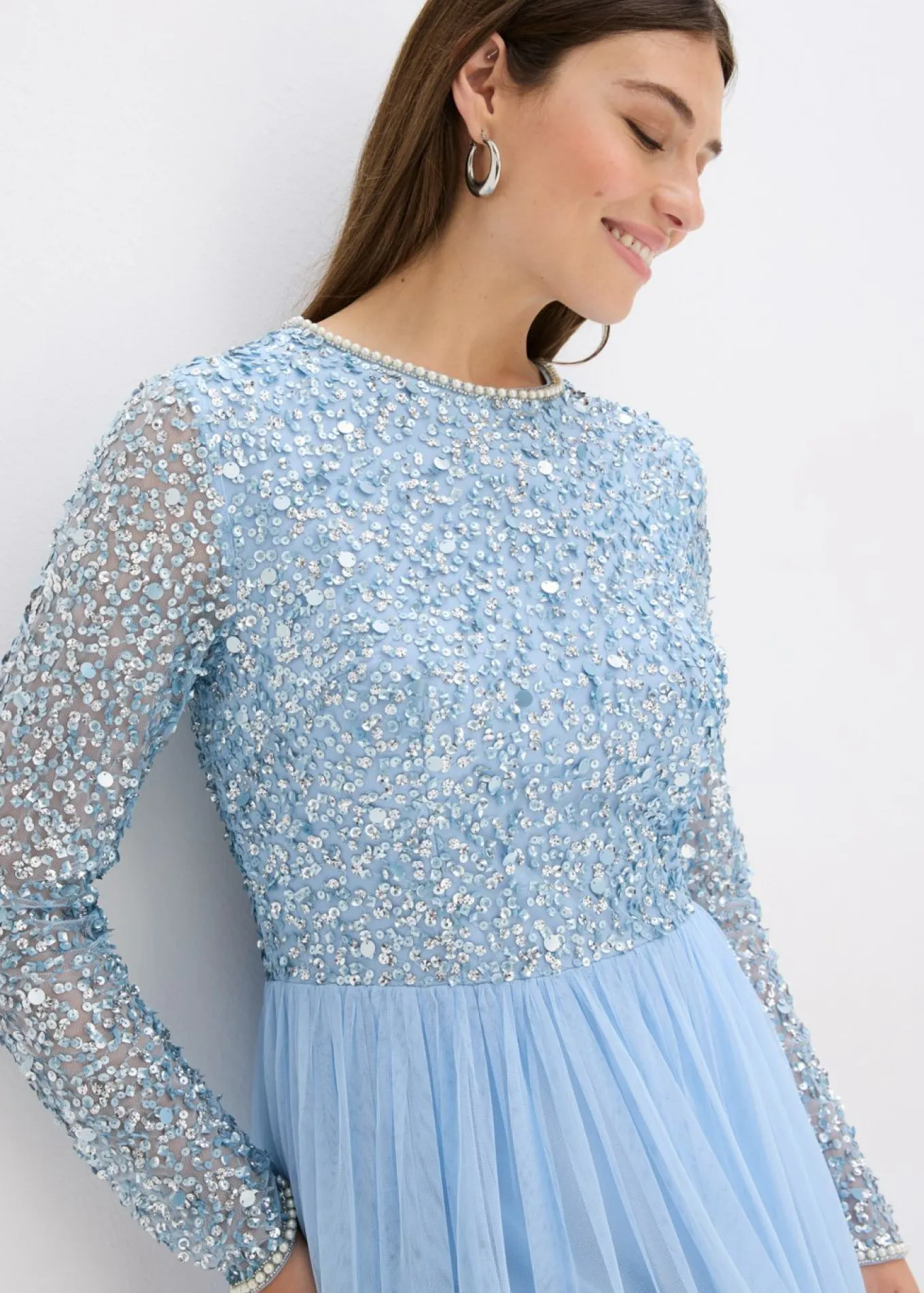 Vestido largo con bordado de lentejuelas