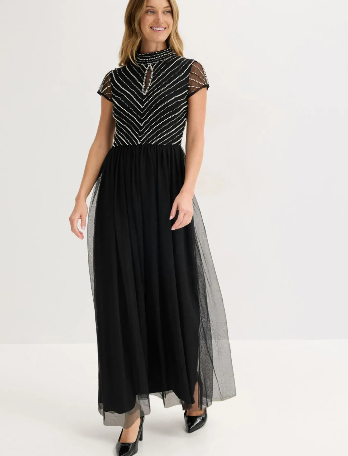 Vestido largo con bordado de perlas