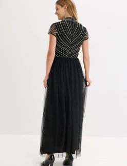 Vestido largo con bordado de perlas