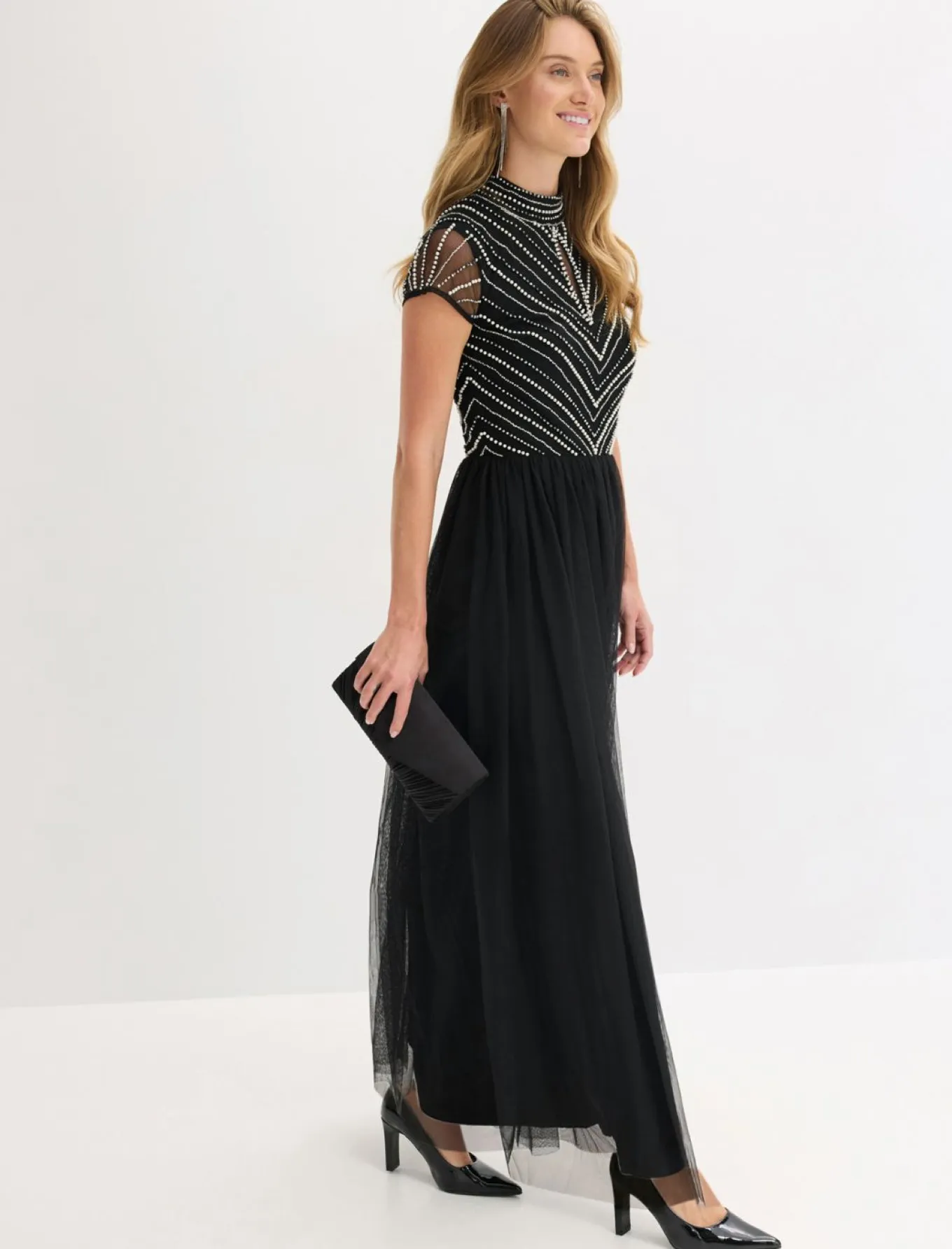 Vestido largo con bordado de perlas