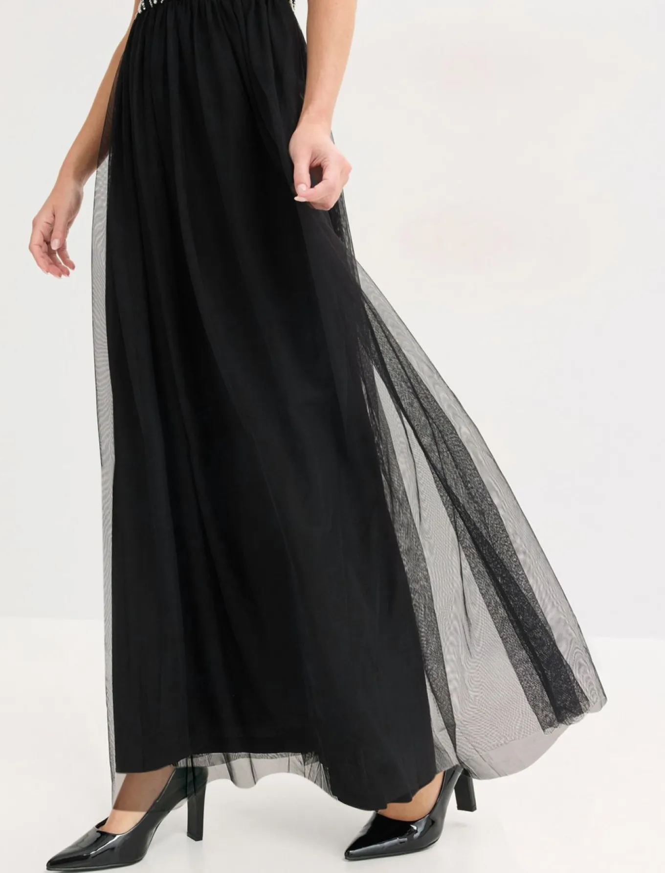 Vestido largo con bordado de perlas