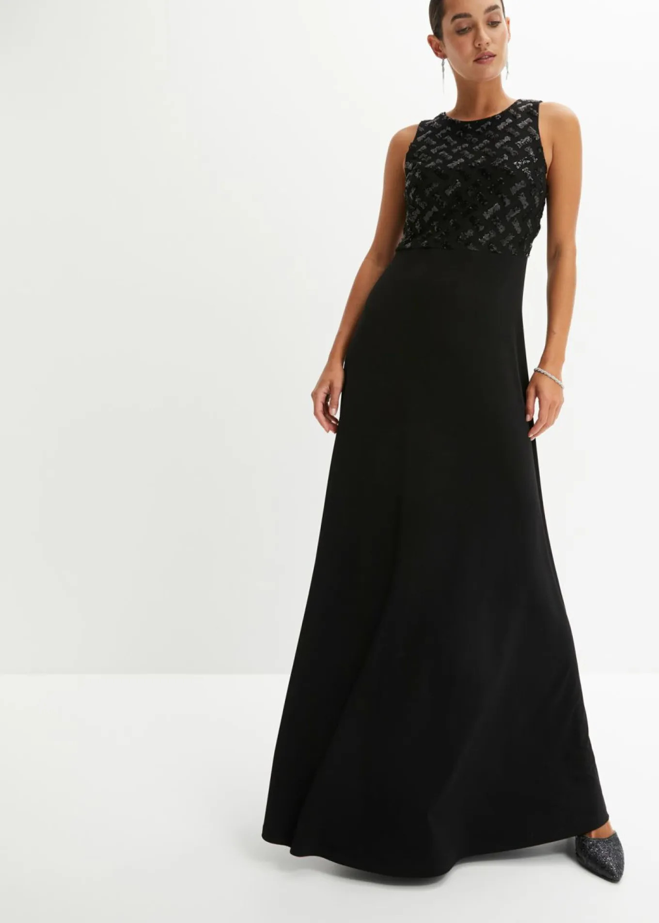 Vestido largo con bordado de lentejuelas