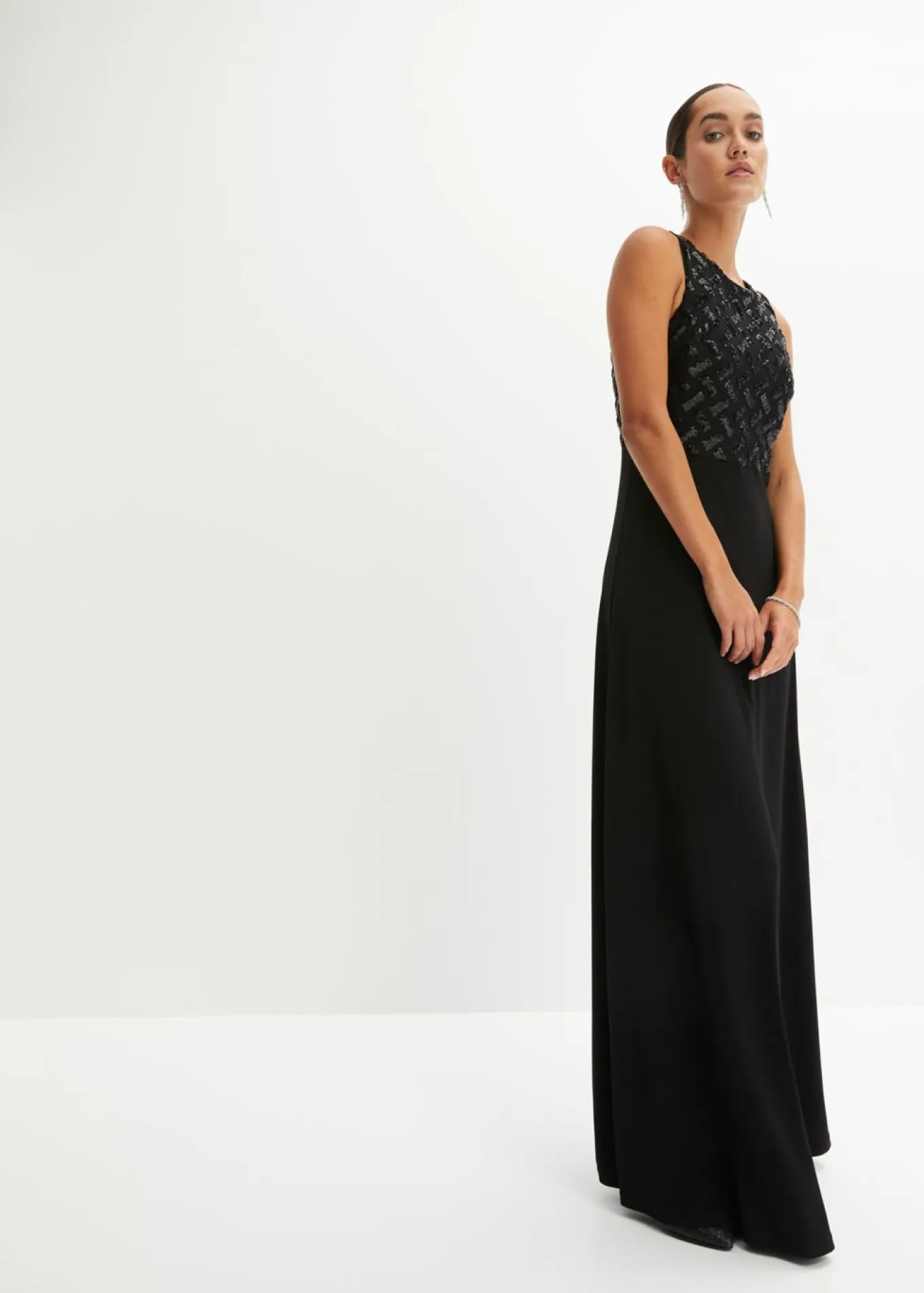 Vestido largo con bordado de lentejuelas