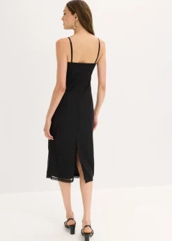 Vestido largo con escote pronunciado