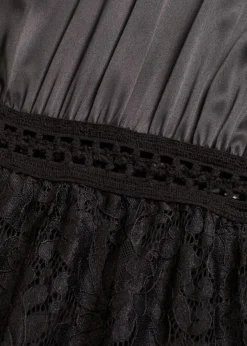 Vestido largo con falda de encaje