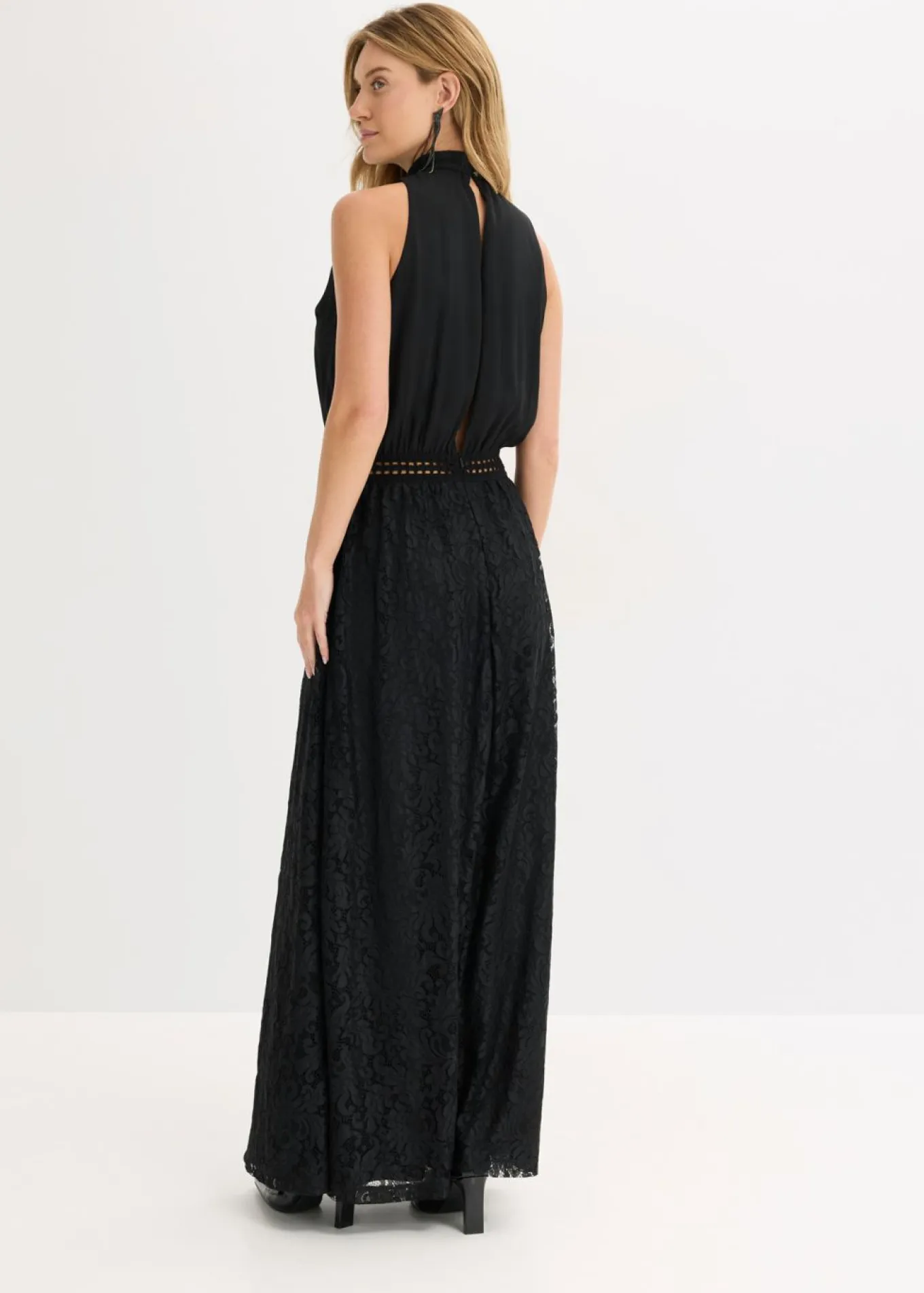 Vestido largo con falda de encaje