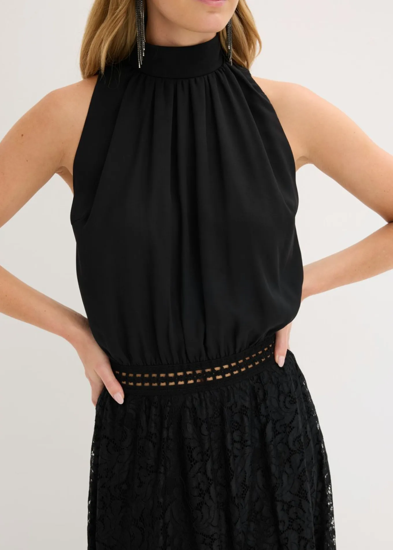 Vestido largo con falda de encaje