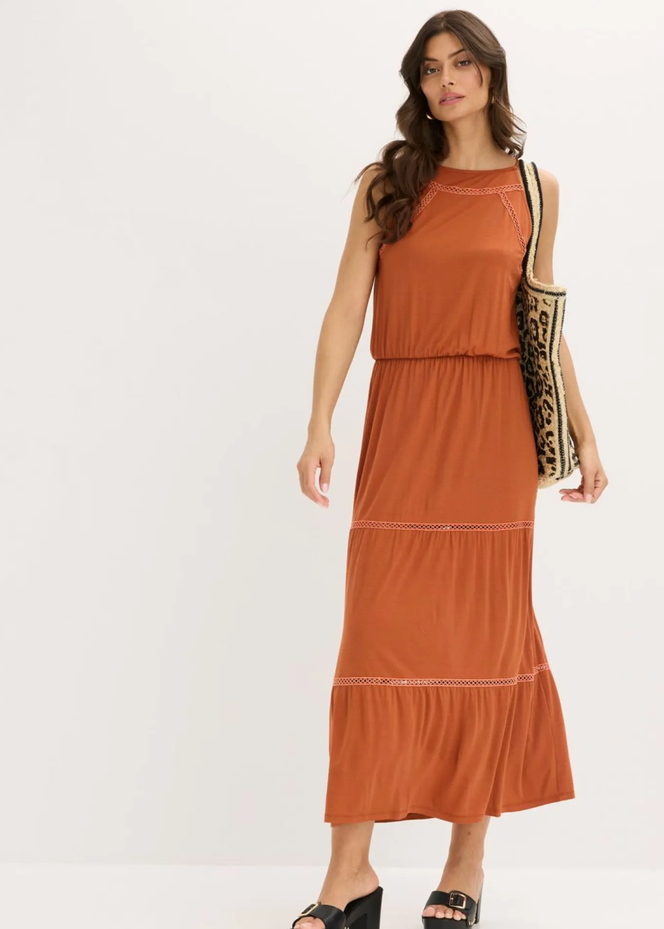 Vestido largo con insertos de ganchillo