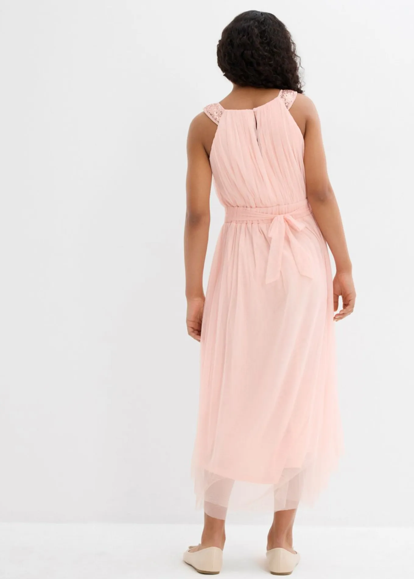Vestido largo con lentejuelas decorativas