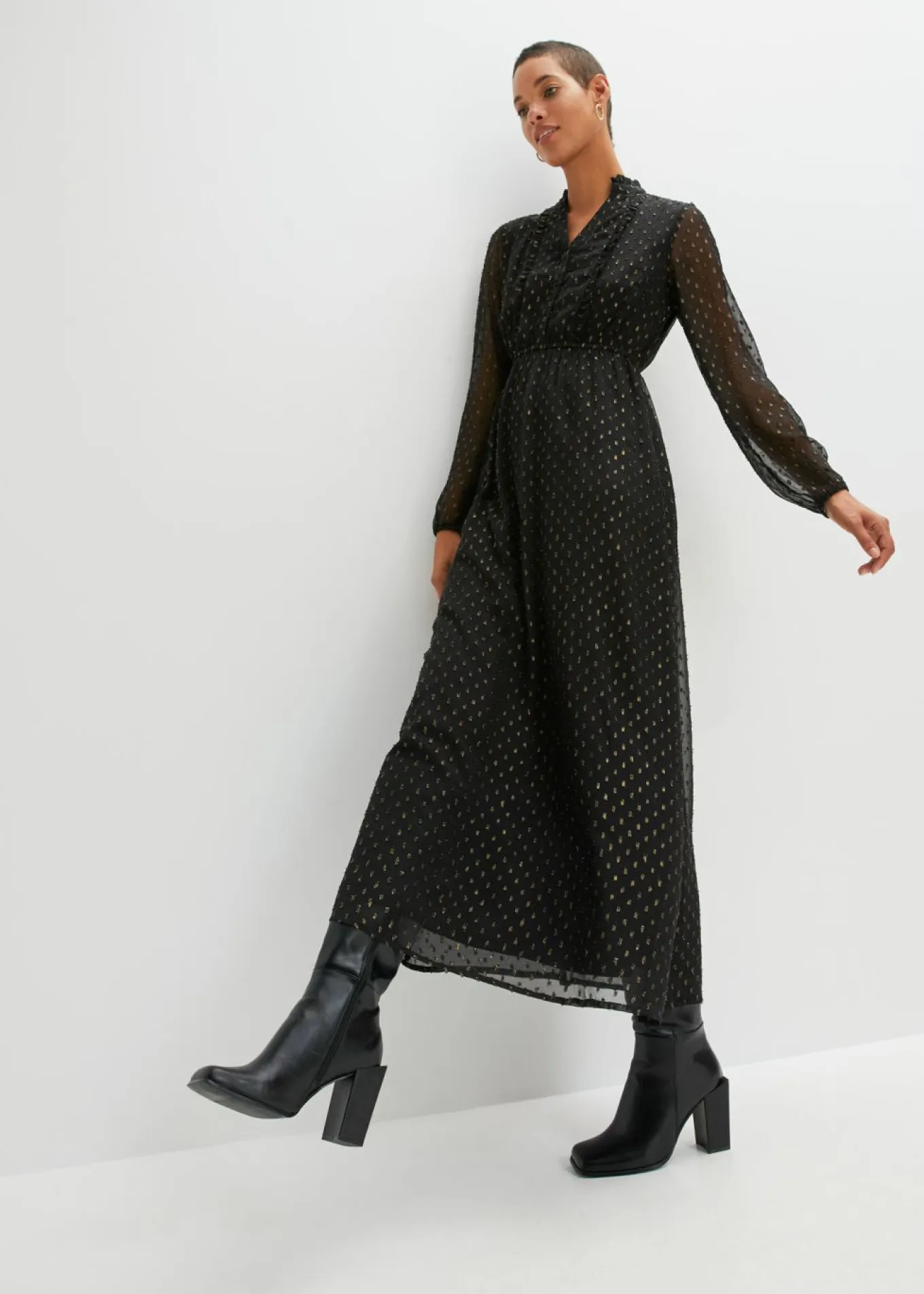 Vestido largo con piedras brillantes
