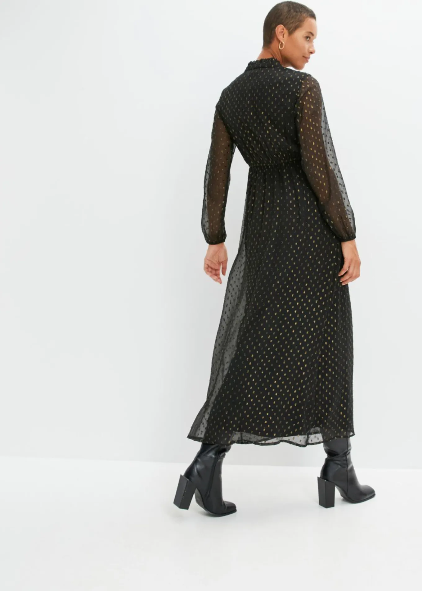 Vestido largo con piedras brillantes