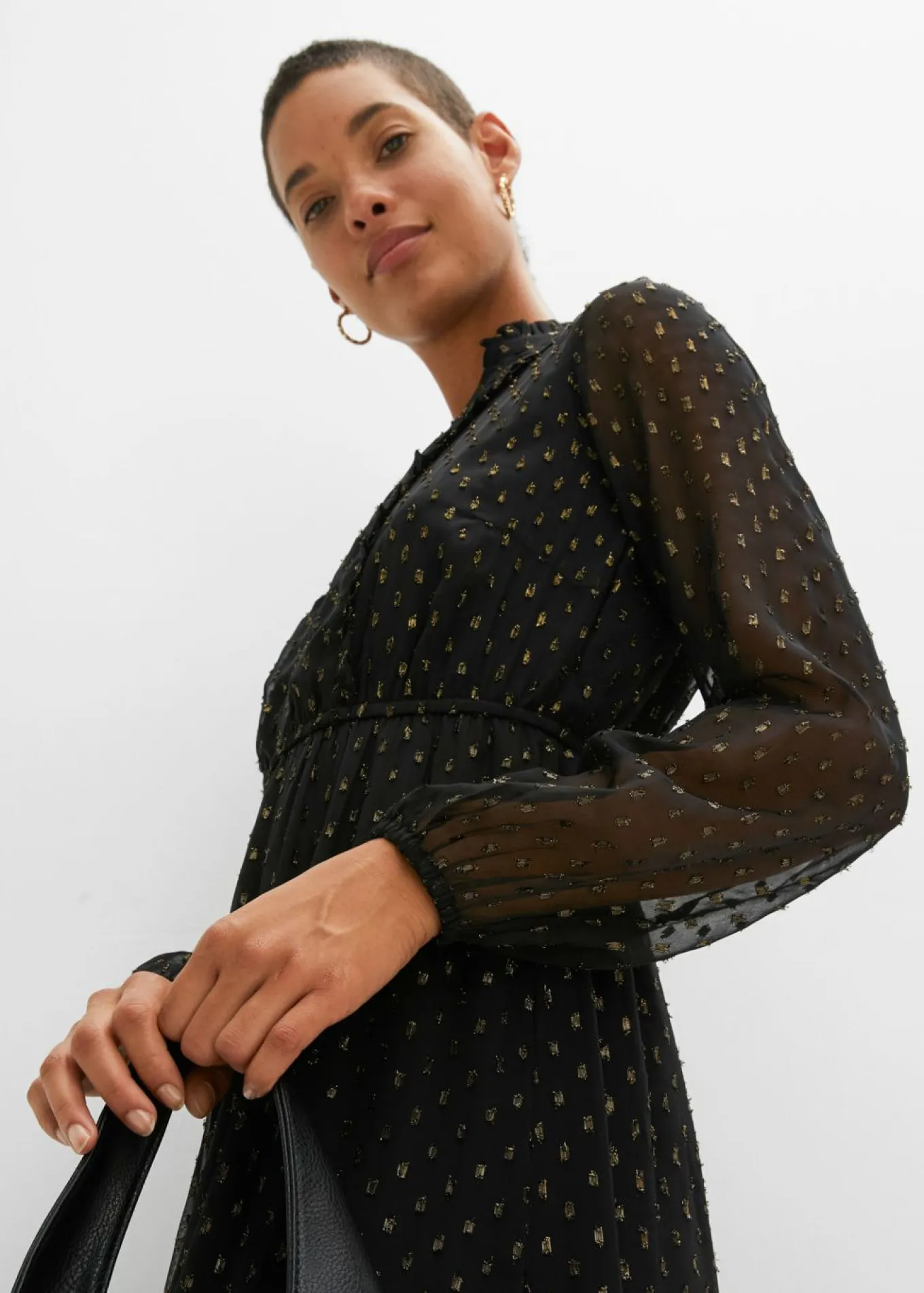 Vestido largo con piedras brillantes