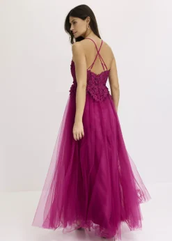 Vestido largo de tul delicado con encaje