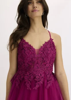 Vestido largo de tul delicado con encaje