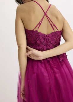 Vestido largo de tul delicado con encaje