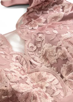 Vestido maxi con bordado de lentejuelas