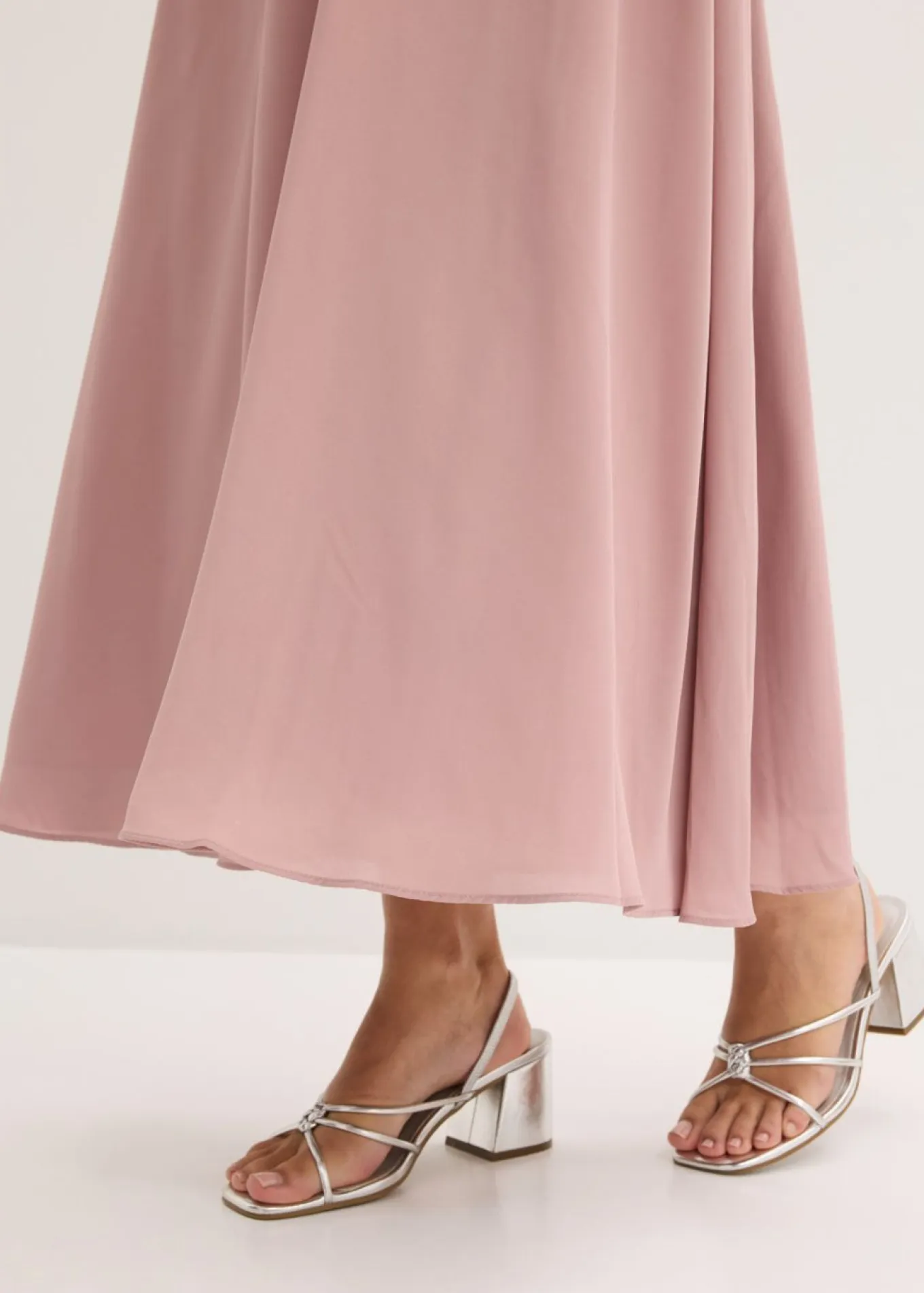 Vestido maxi con bordado de lentejuelas