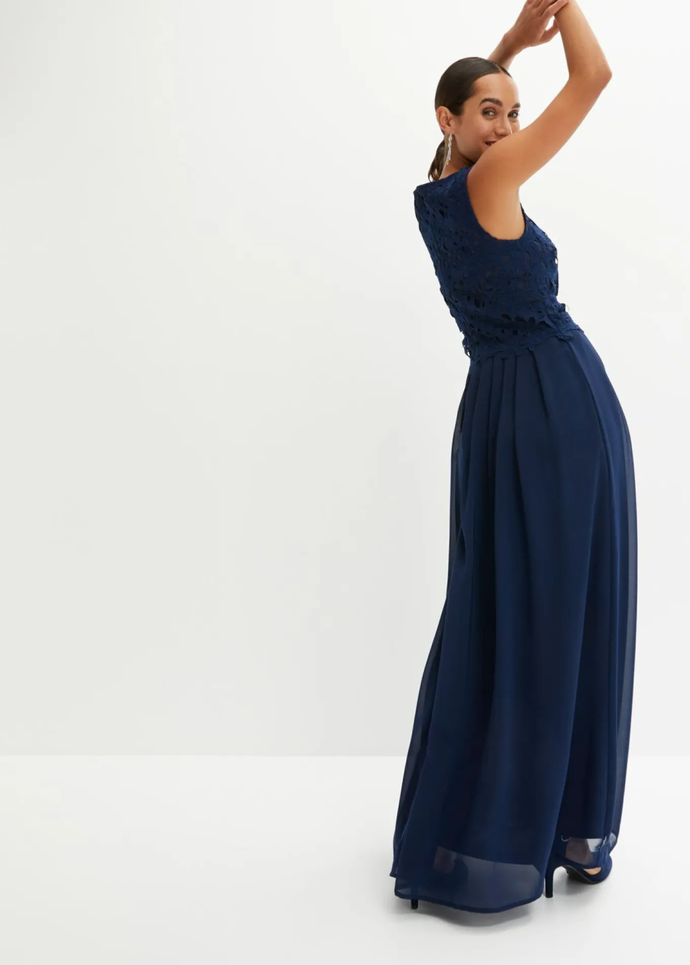 Vestido maxi con encaje