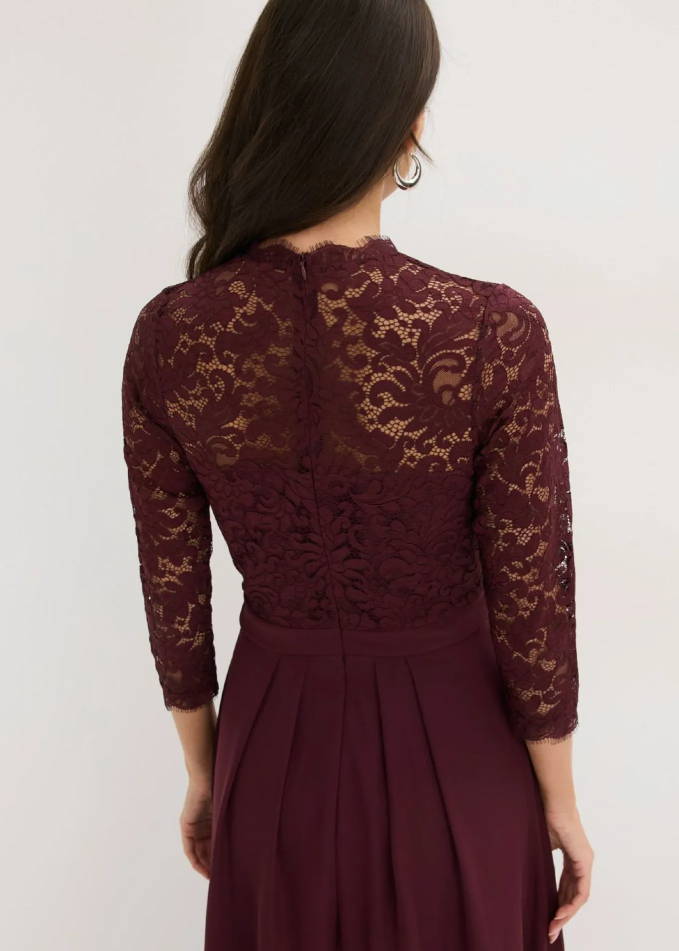 Vestido maxi con encaje
