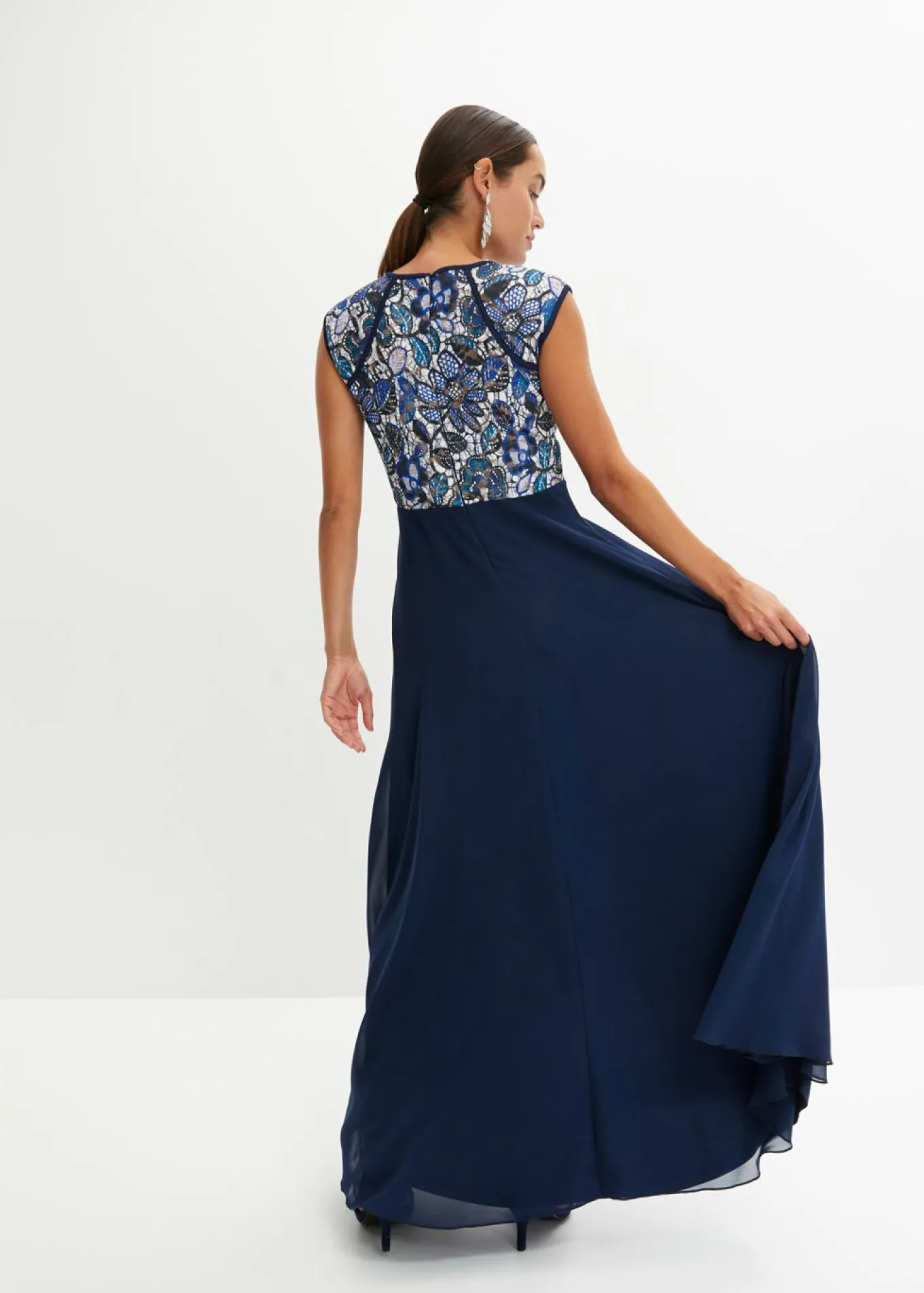 Vestido maxi con encaje
